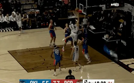 B体育官方入口-杨瀚森自投自抢可惜未能命中，目前个人得到10分13篮板2助攻