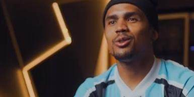 B体育APP-薪水不止减半 道格拉斯·科斯塔回格雷米奥穿10号