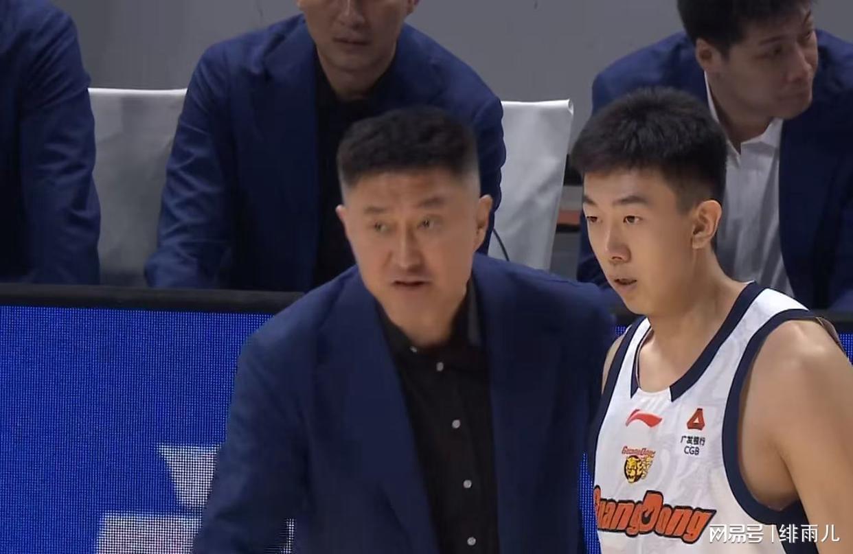 B体育官方入口-杜润旺保底还能打5年！广东队锋线群惨遭蹂躏，连球迷都破防了！